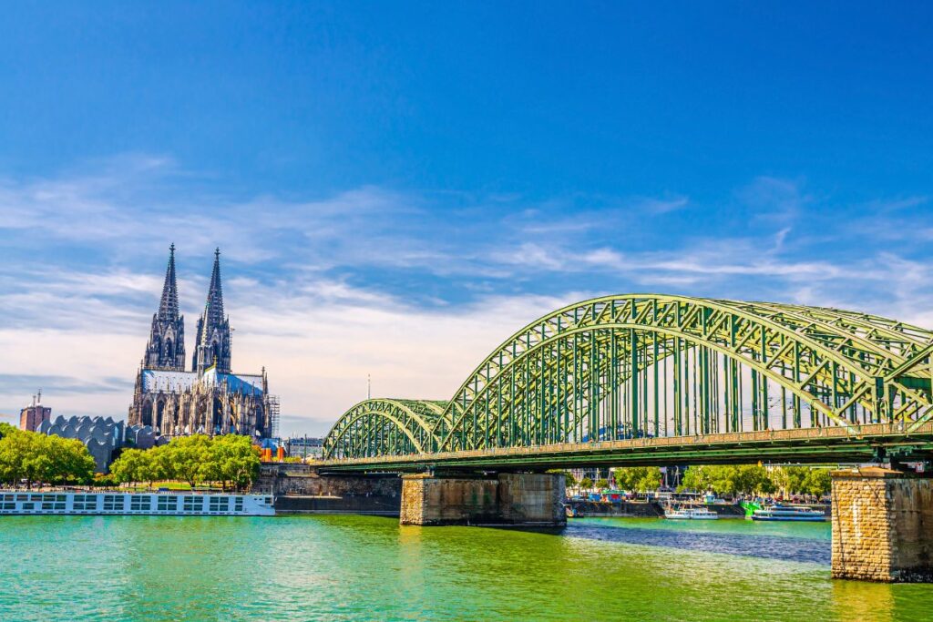 Ponte Hohenzollernbrücke em Colônia