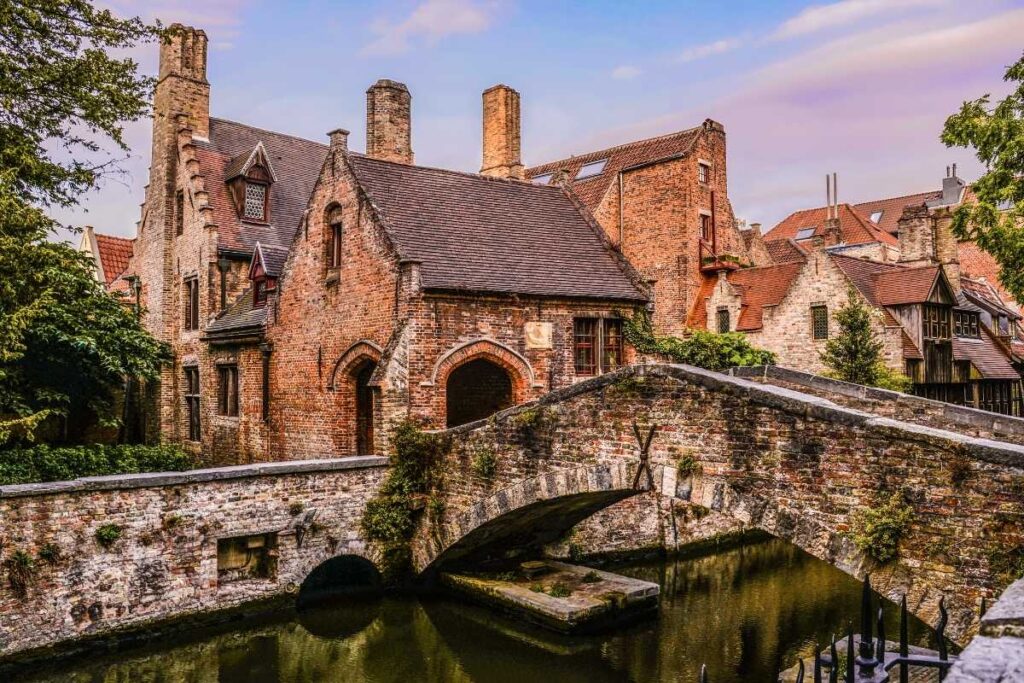 Vista para a Ponte São Bonifácio, em Bruges