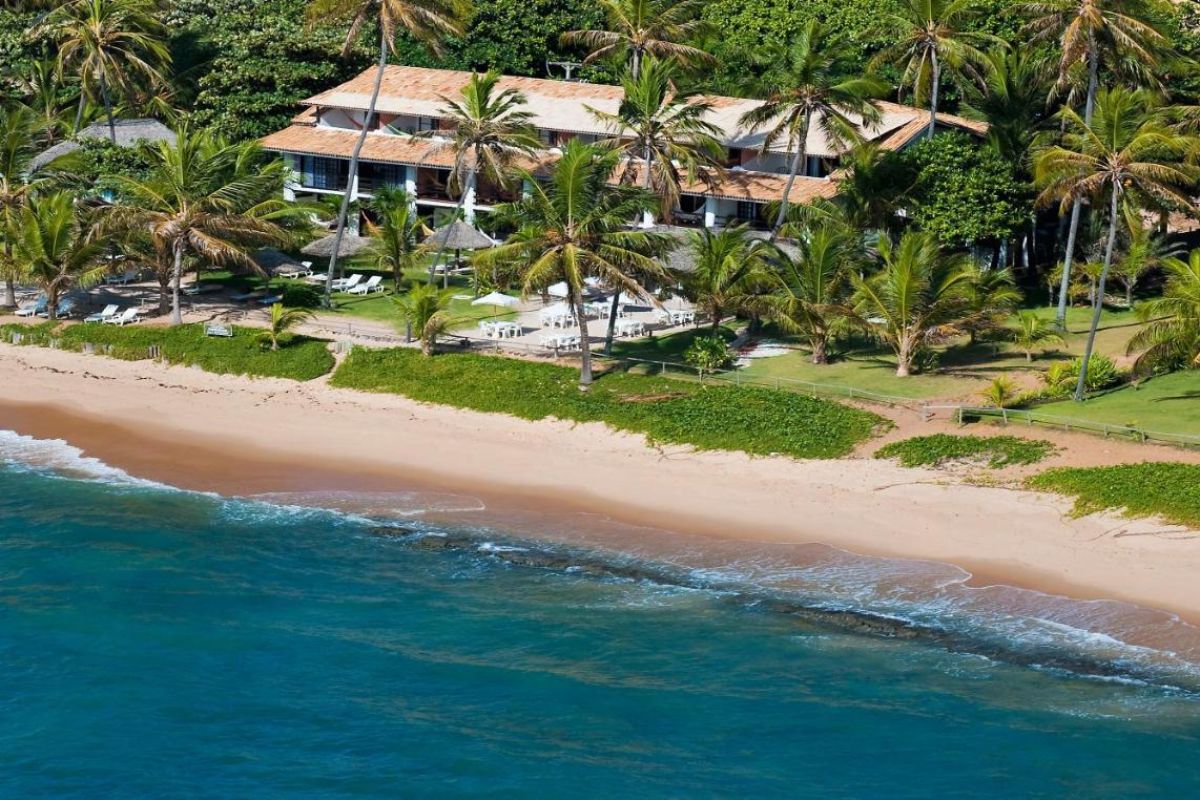 Imagem aérea de hotel pé na areia na Costa dos Coqueiros