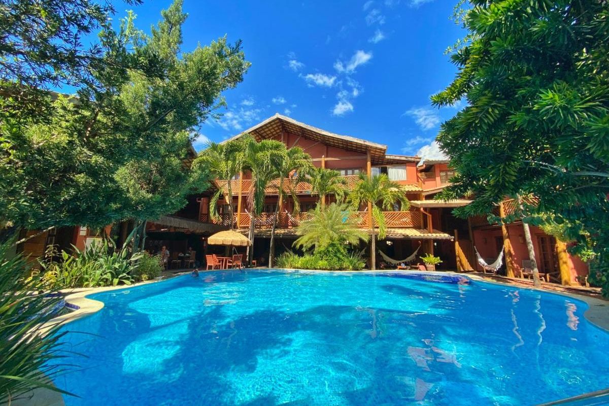 Piscina de hotel na Costa dos Coqueiros, Bahia