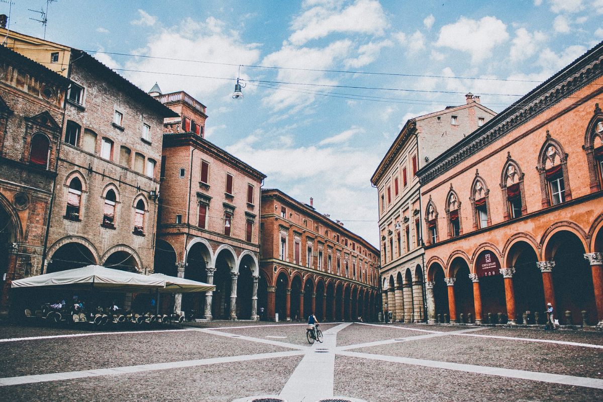 Praça no centro histórico de Bolonha