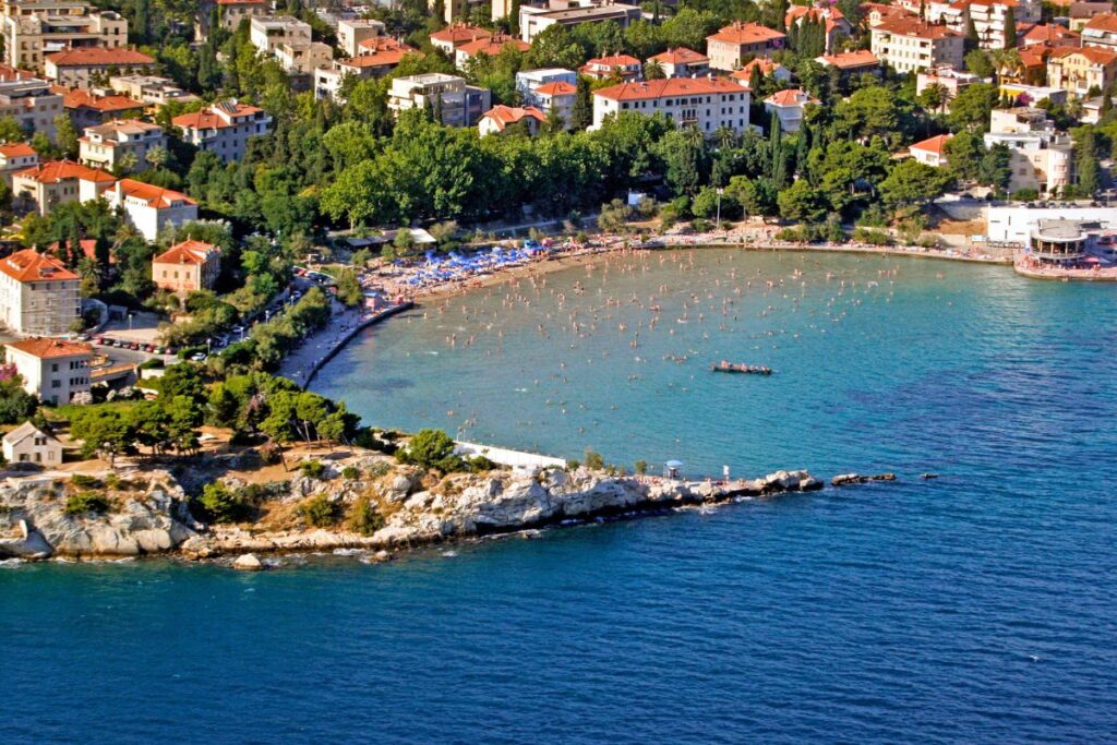 Praia de Bacvice em Split, na Croácia