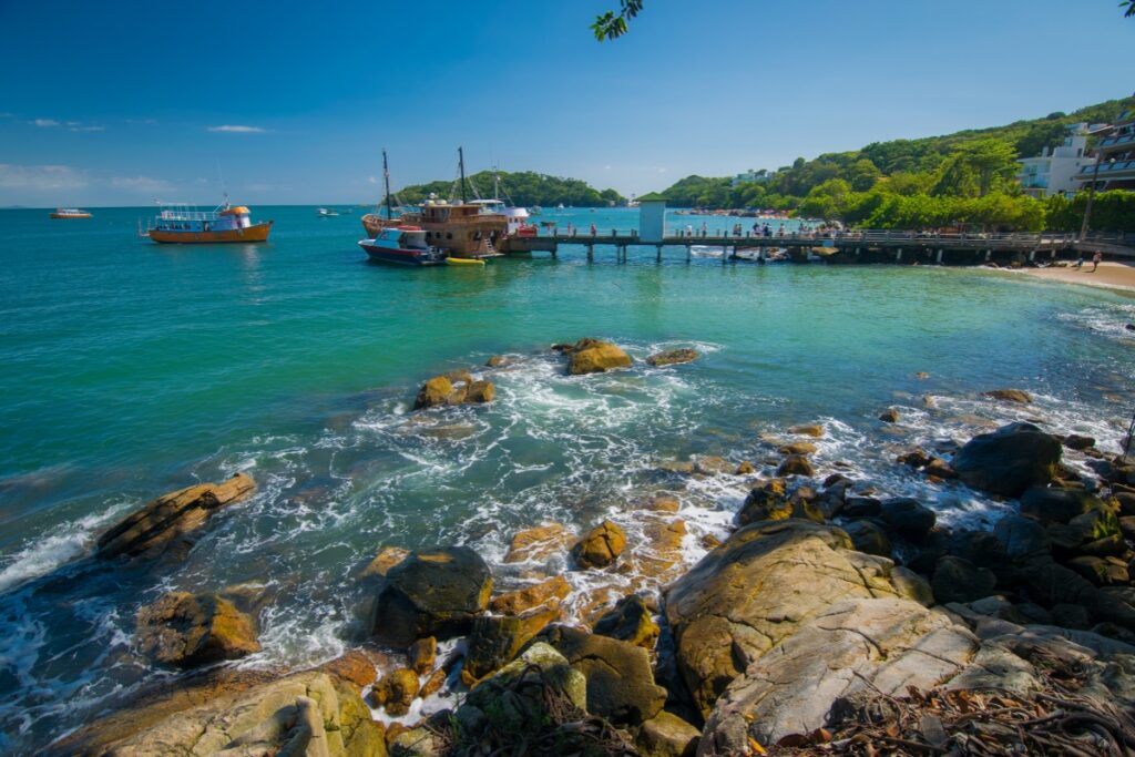 Praia da Lagoinha, em Bombinhas, SC