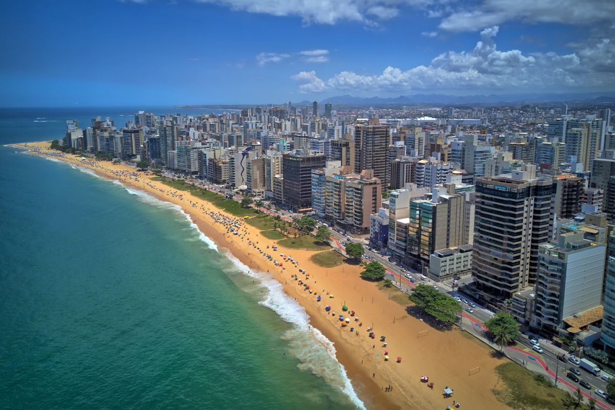 Imagem panorâmica da Praia da Costa, em Vila Velha