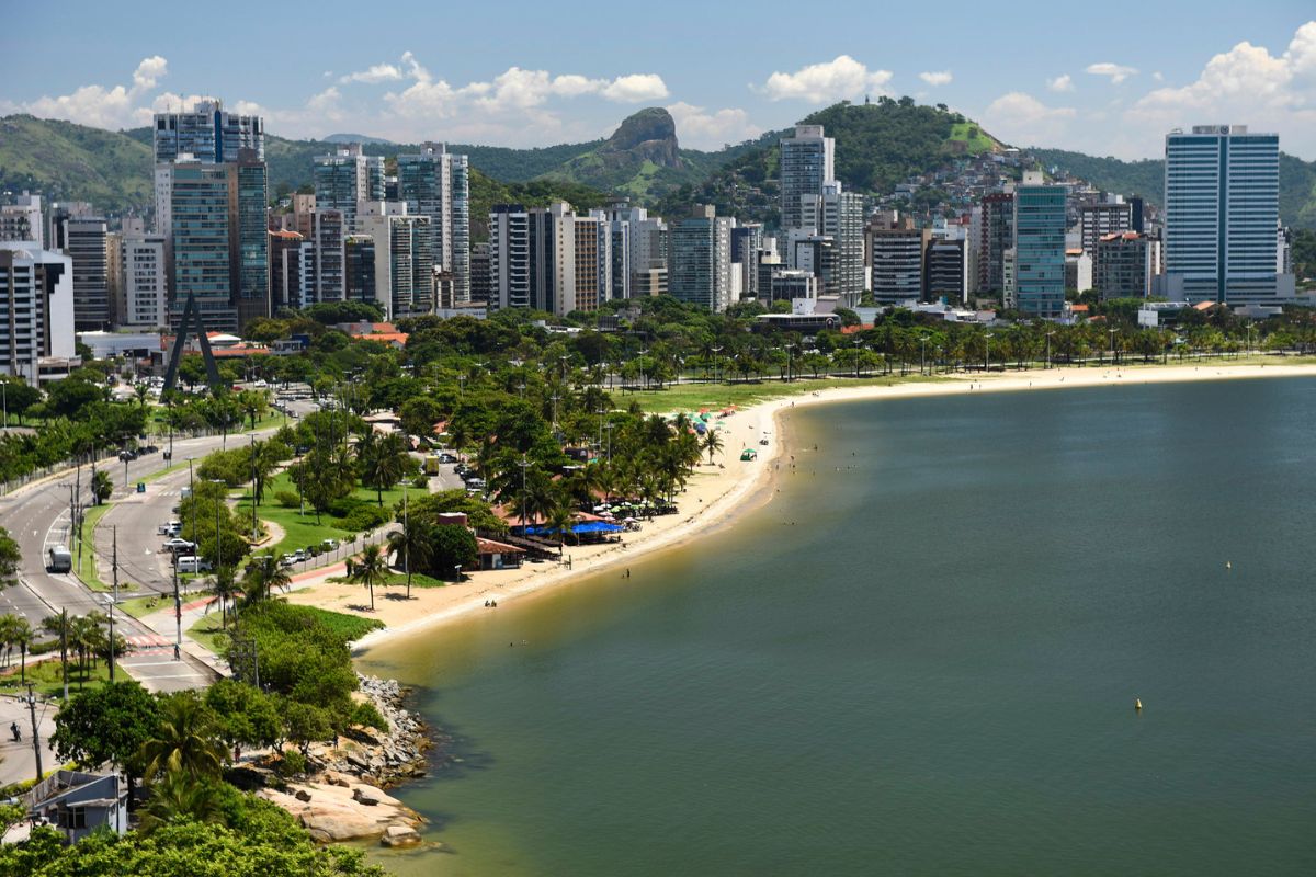 Imagem panorâmica da Praia da Curva da Jurema