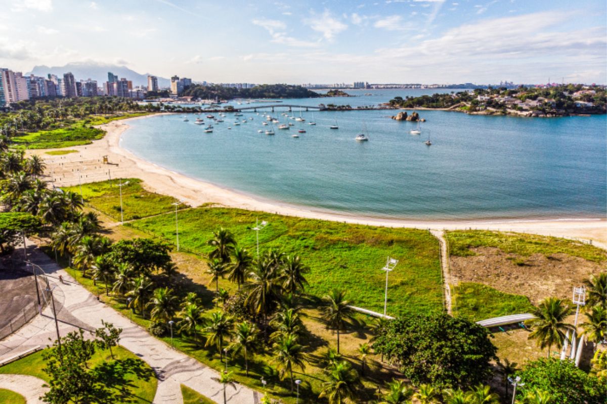 Imagem panorâmica da Praia da Guarderia