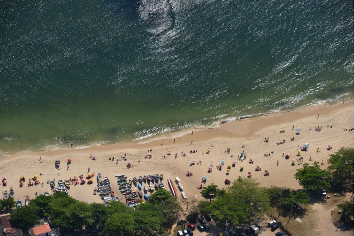 Imagem aérea da Praia de Itaipu, em Niterói