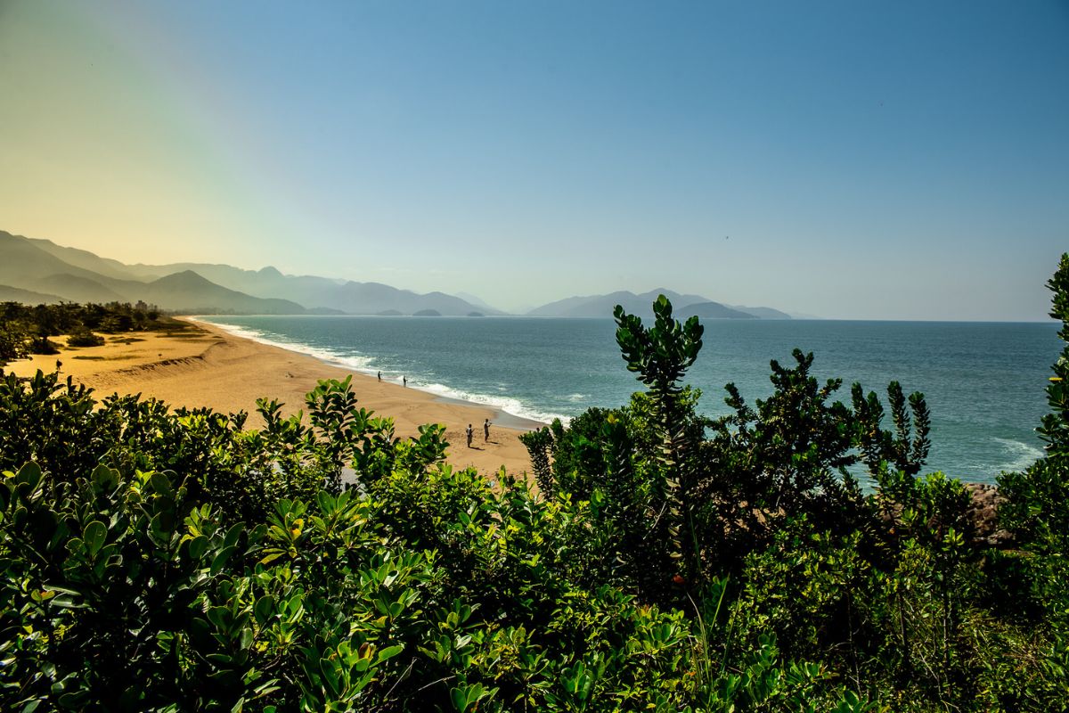 Panorama da Praia do Capricórnio, em Caraguatatuba