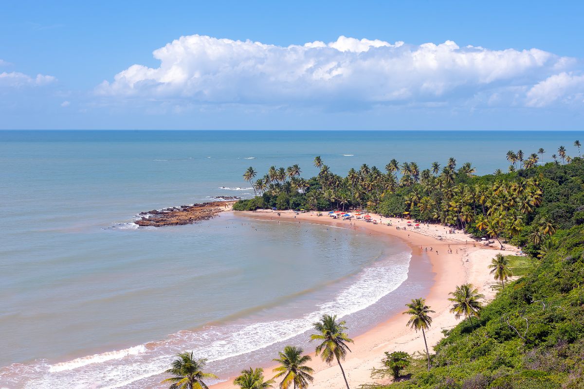 Imagem panorâmica da Praia de Coqueirinho, Paraíba