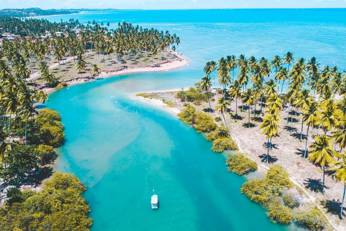 Panorama do canal da Praia do Pontal, em Japaratinga
