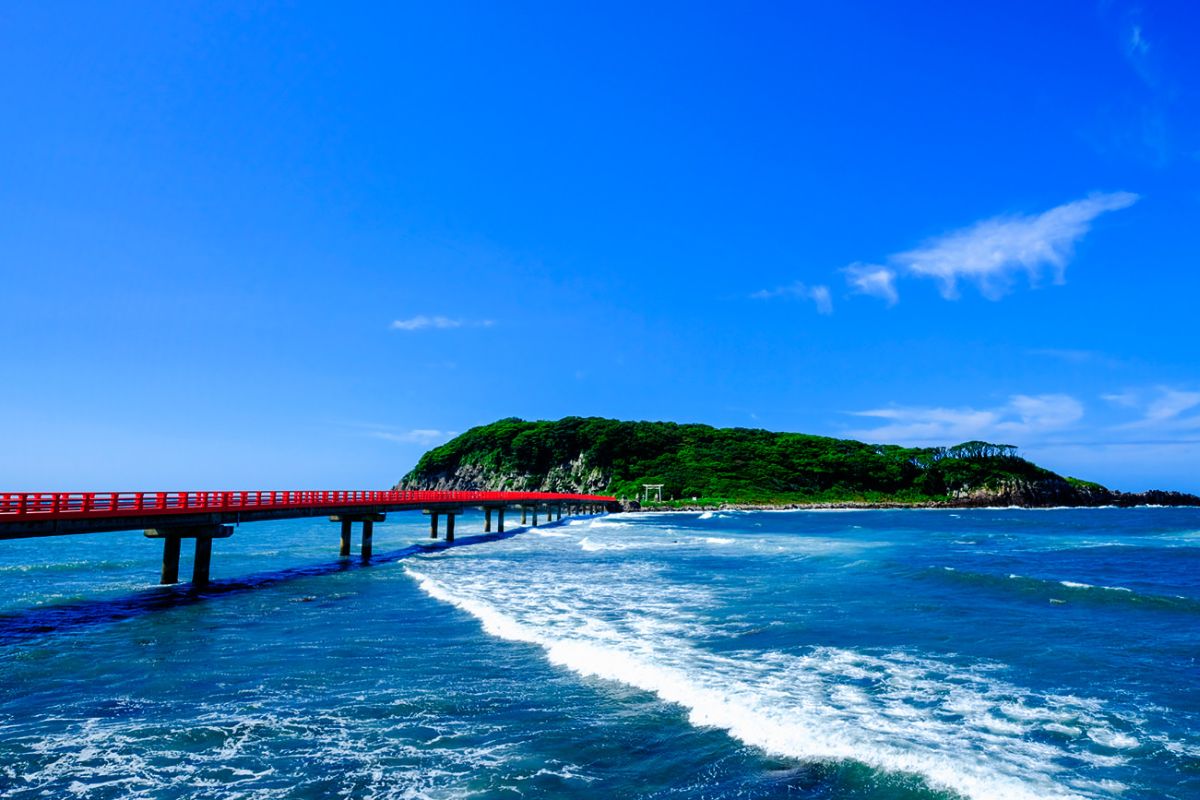 Praia da região de Fukui, no Japão