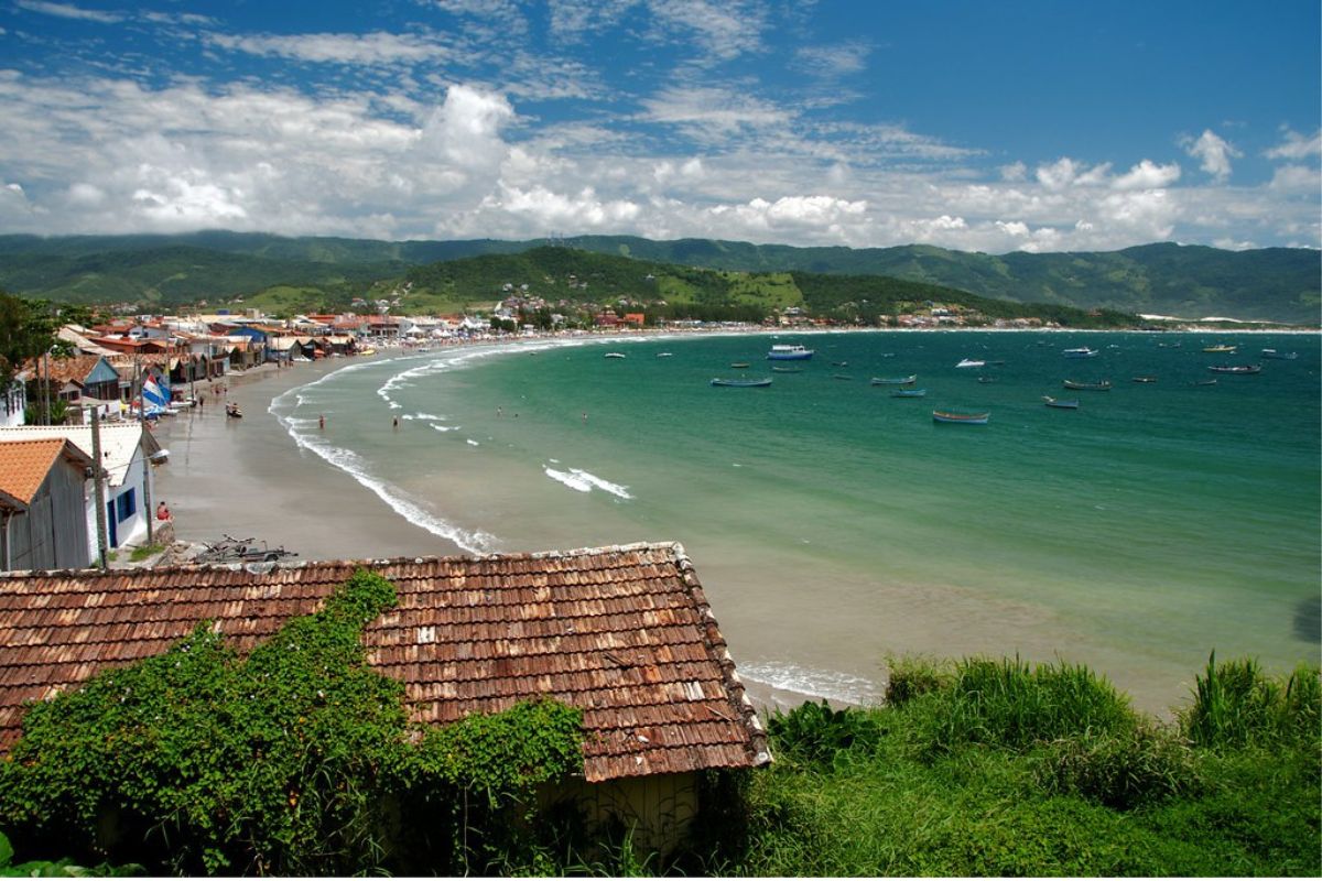 Praia na cidade de Garopaba, no litoral catarinense