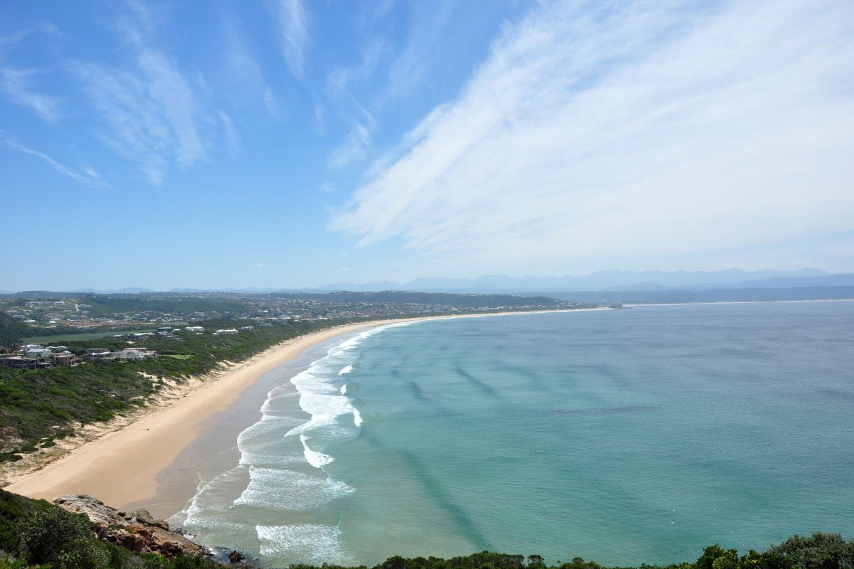 Panorama da praia de Plettenberg Bay, na Garden Route