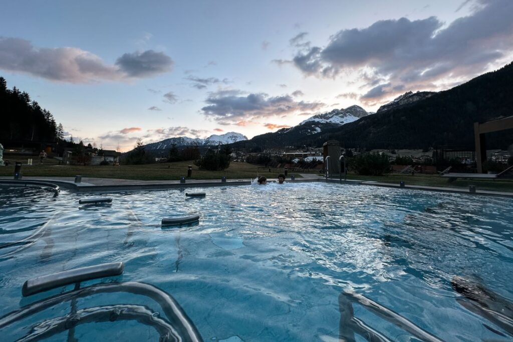 Piscina do QC Terme Dolomiti, em Pozza di Fassa