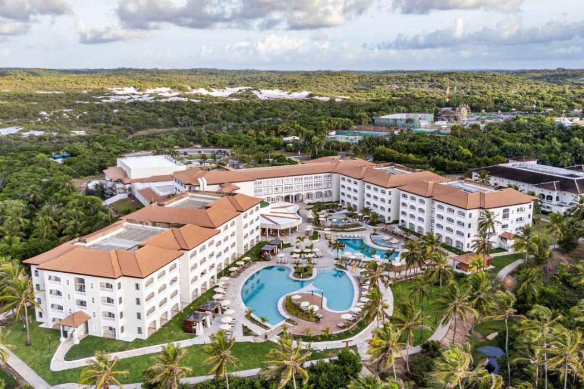 Panorama aéreo de hotel na Costa dos Coqueiros