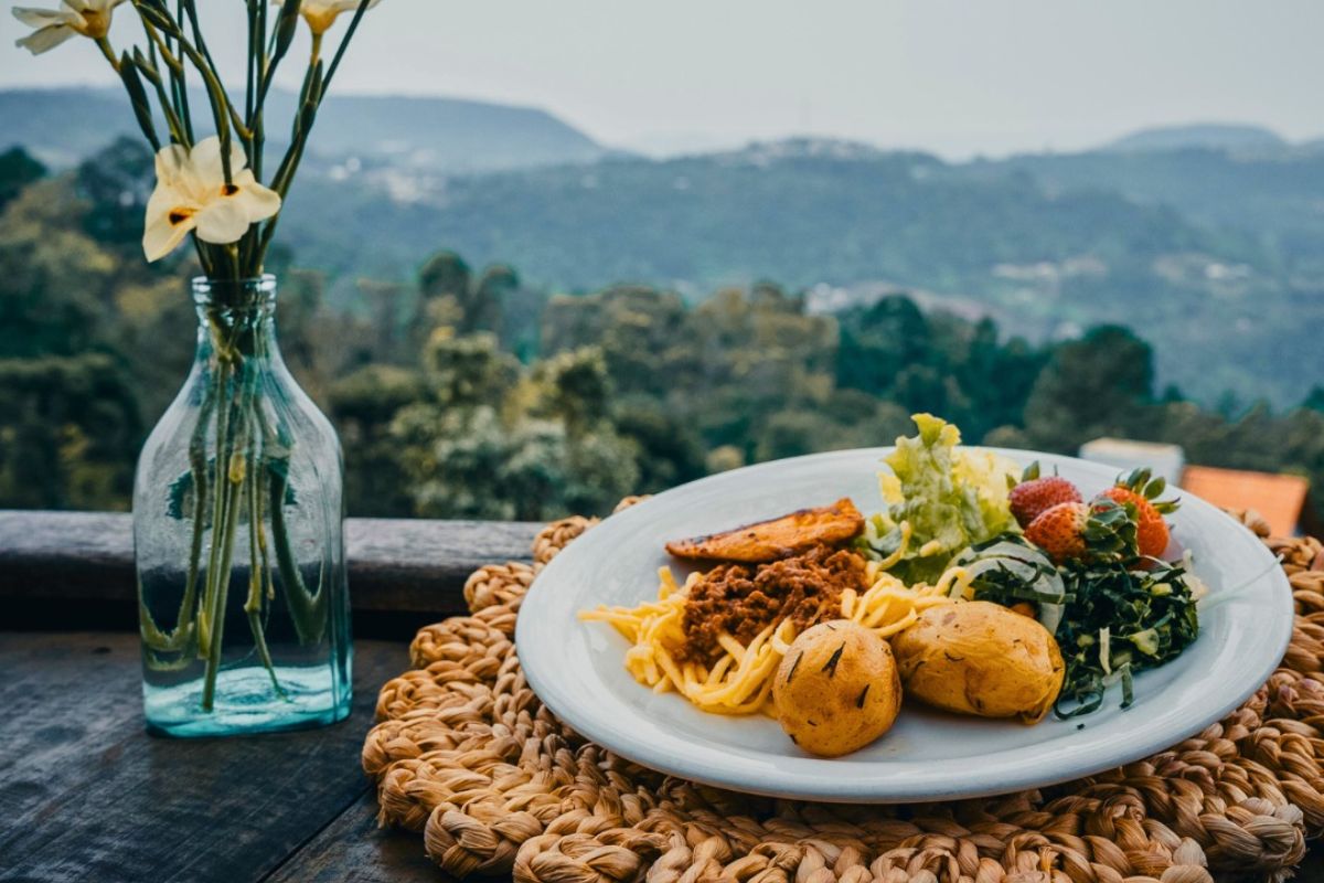 Restaurante Casa Figueira em meio à natureza de Gramado