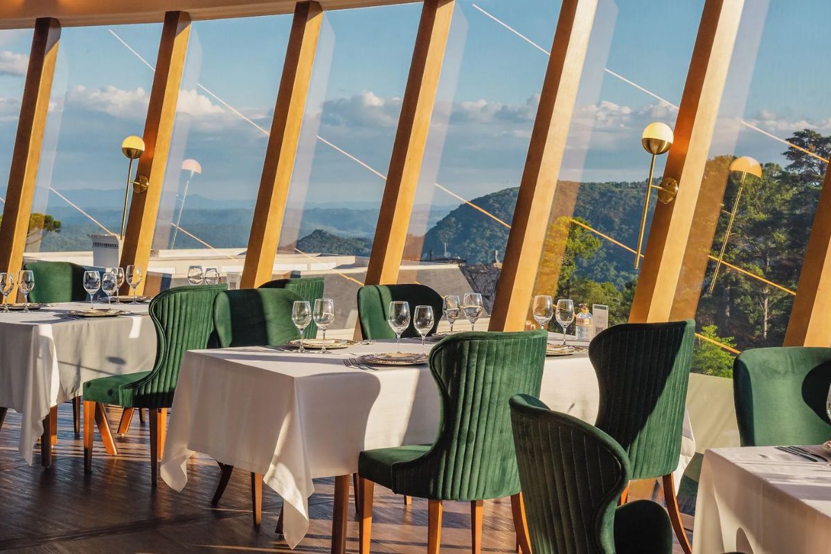 Salão do restaurante giratório de Gramado e Canela