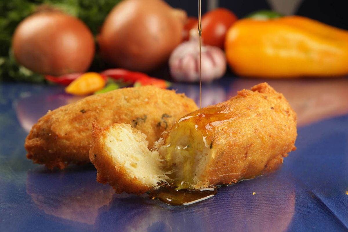 Bolinho de bacalhau em restaurante de Niterói
