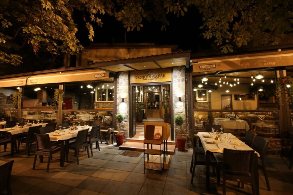 Restaurante na região boêmia do bairro de Debar Maalo, em Skopje