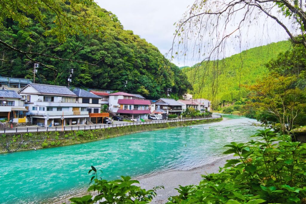 Rio do Kawayu Onsen no verão