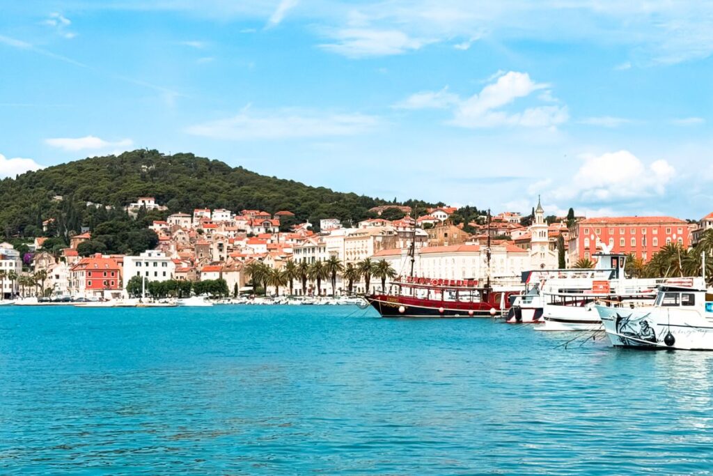 Imagem panorâmica da Riva de Split, na Croácia