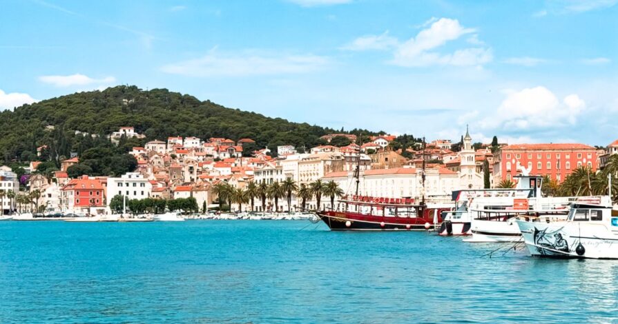 Imagem panorâmica da Riva de Split, na Croácia