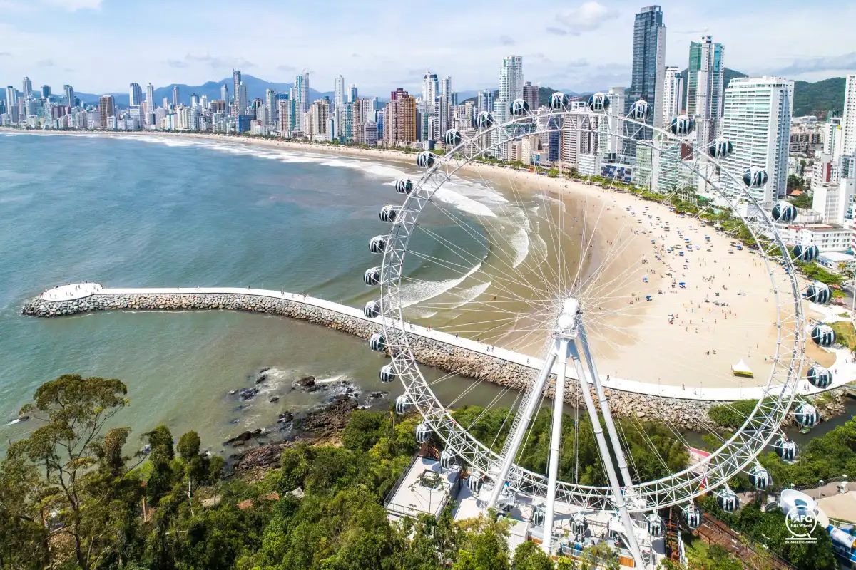 Panorama da roda-gigante de Balneário Camboriú