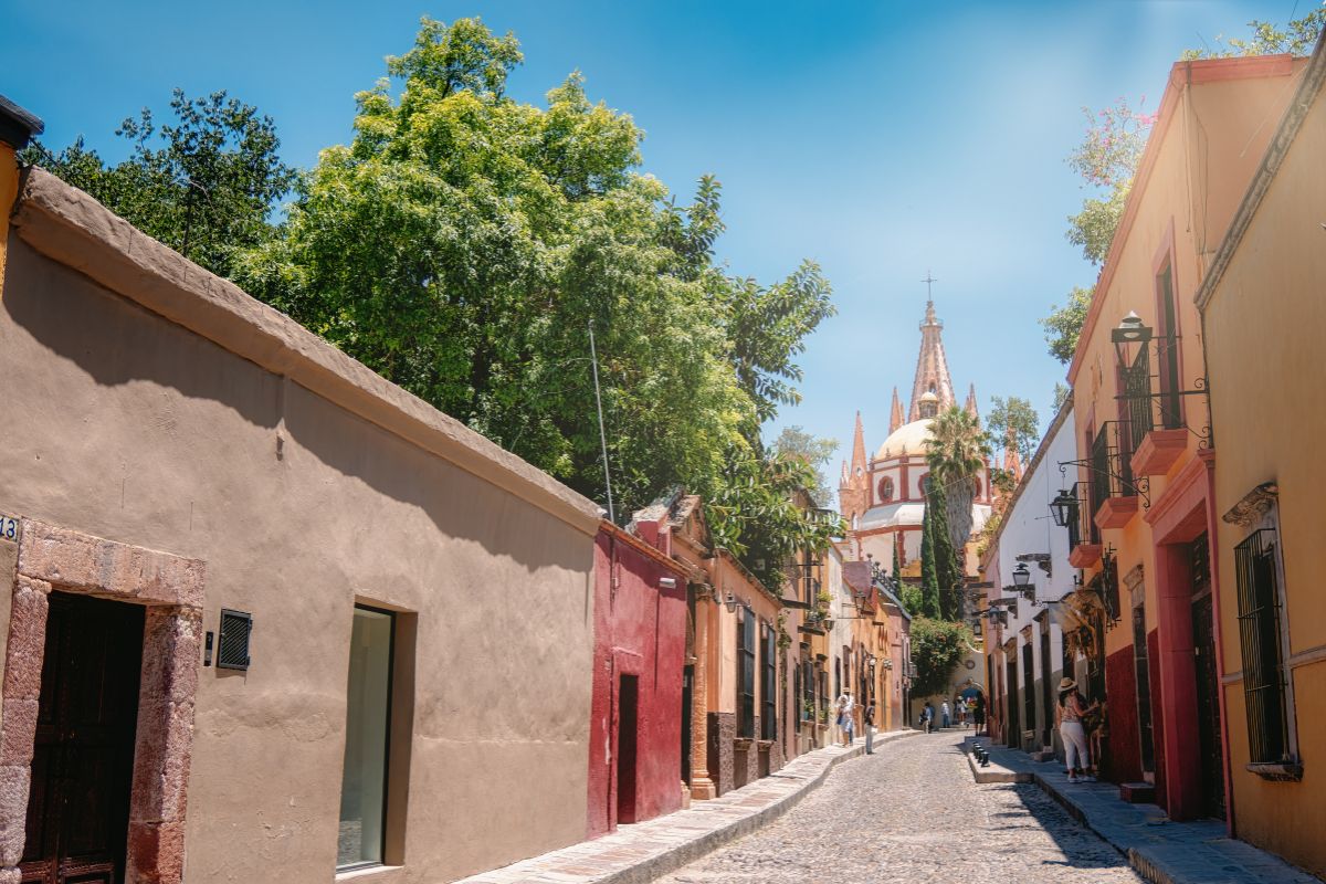 Rua do centro histórico de San Miguel de Allende, México