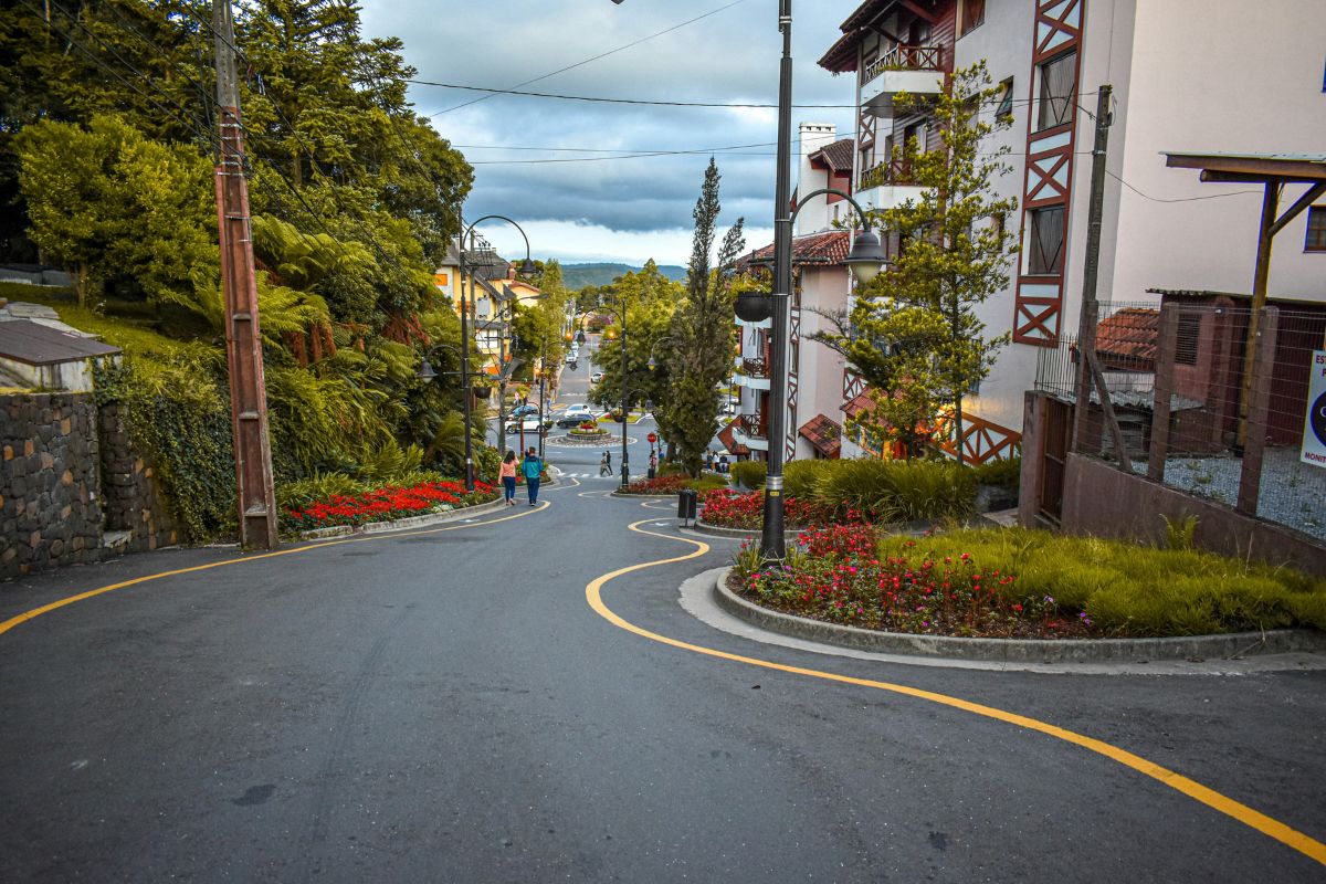 Trecho da Rua Torta de Gramado