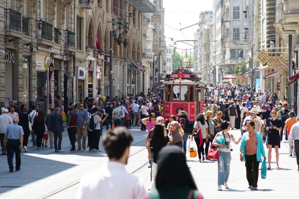 Ruas movimentadas em Taksim, Istambul