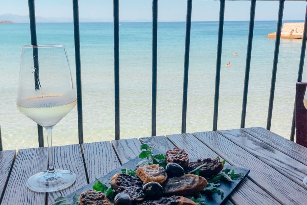Sacada de restaurante em Cefalù, na Sicília
