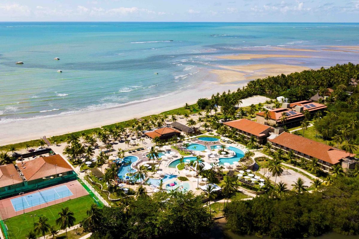 Panorama de resort all inclusive no nordeste do Brasil