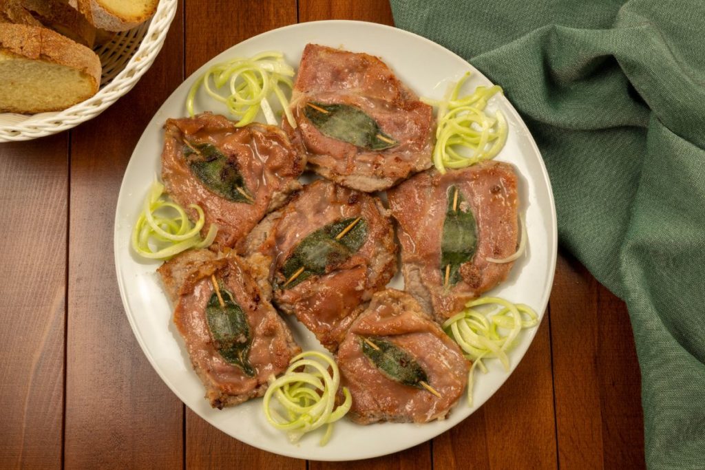 Saltimbocca alla romana, um dos pratos típicos de Roma