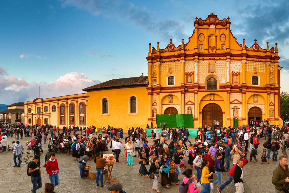 Movimento no centro de San Cristóbal de las Casas