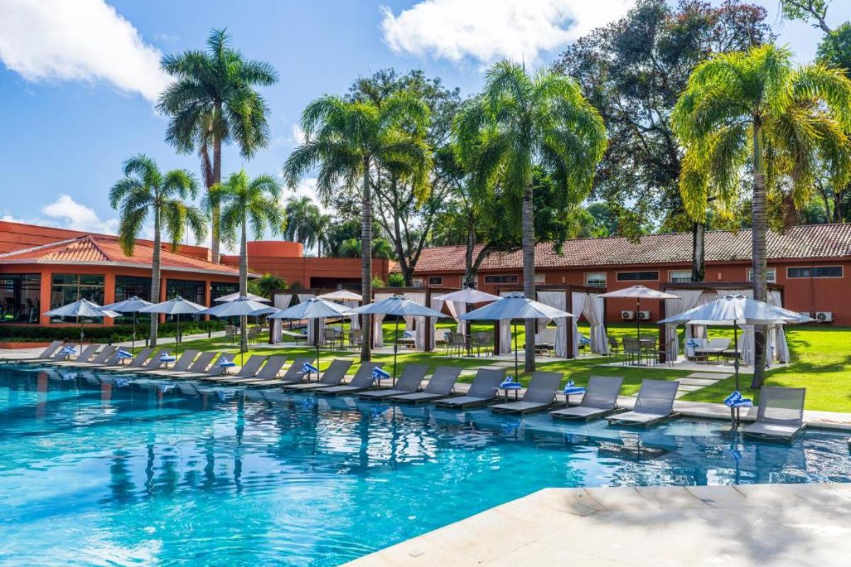 Piscina de resort em Foz do Iguaçu