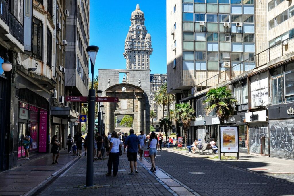 Peatonal Sarandí, na Ciudad Vieja de Montevideo