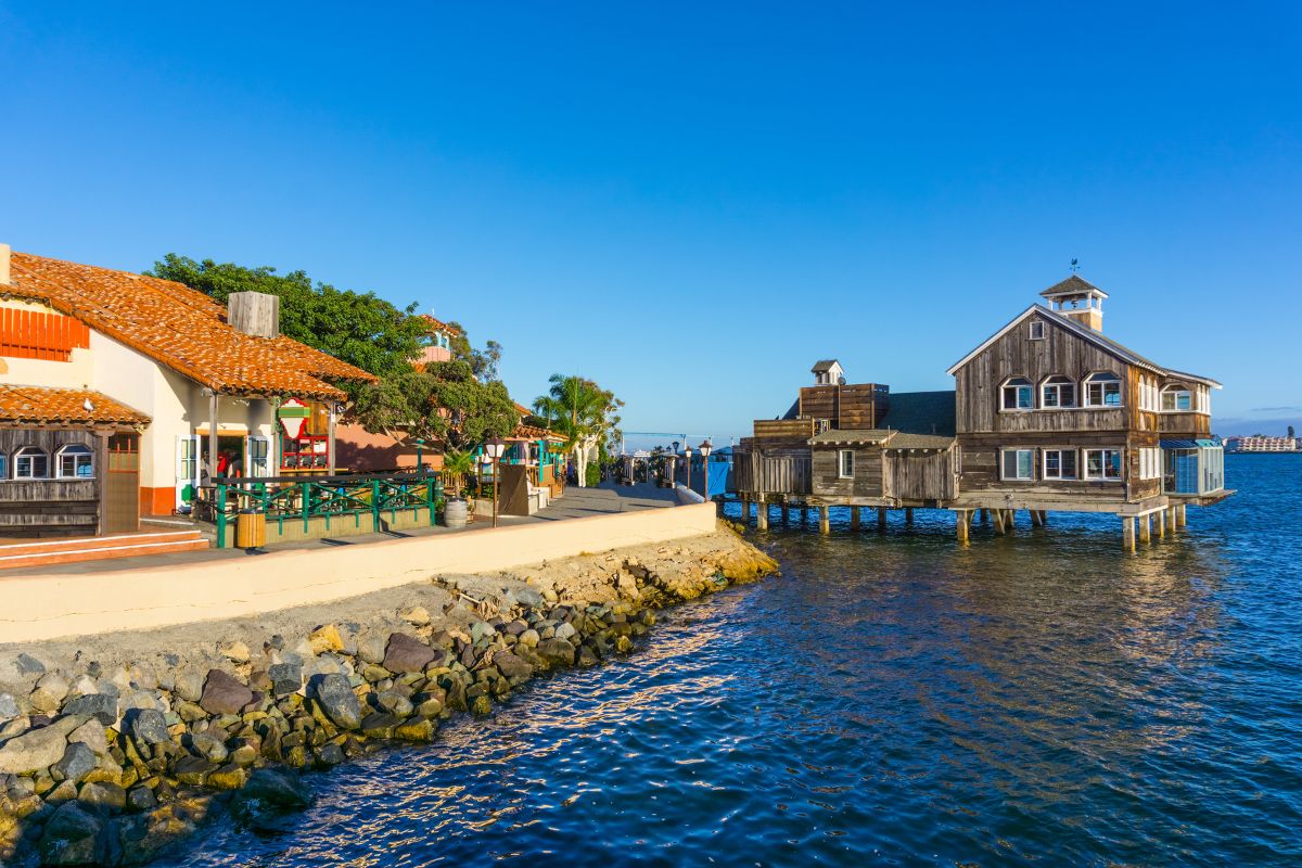 Área a beira-mar do Seaport Village, em San Diego