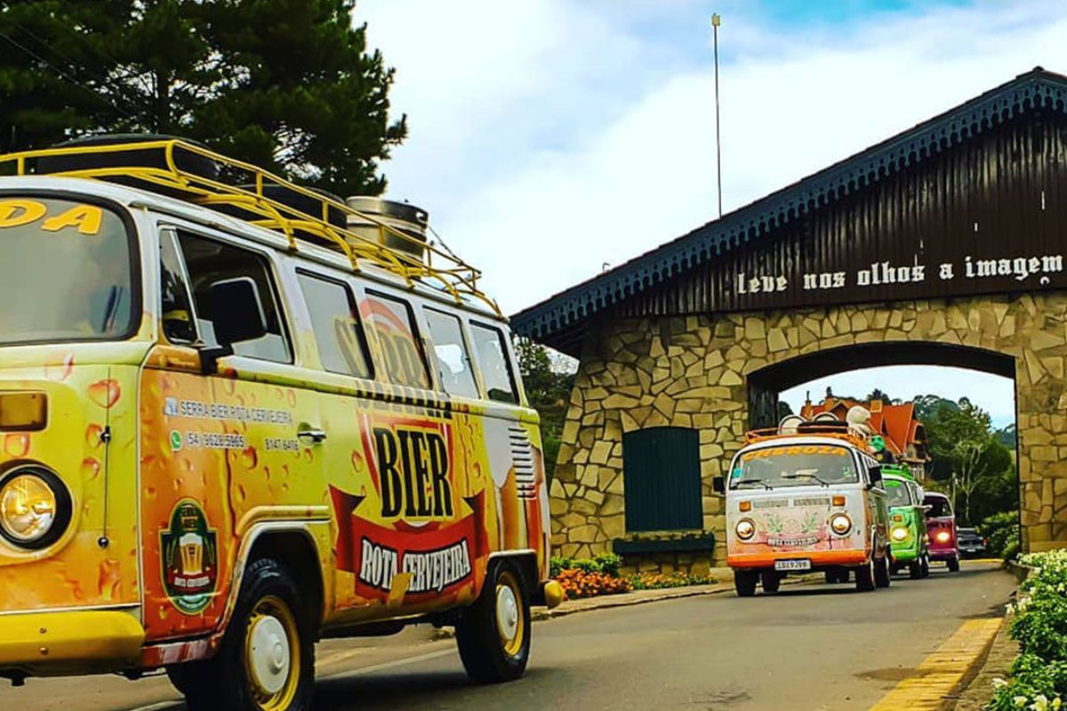 Kombis do passeio Rota Cervejeira, em Gramado