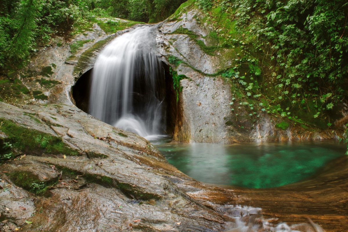 Cachoeira de Serrinha do Alambari