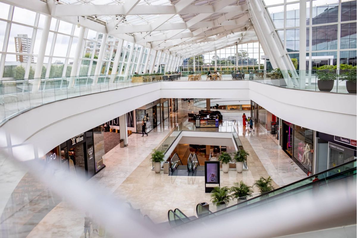 Interior de shopping center de Curitiba
