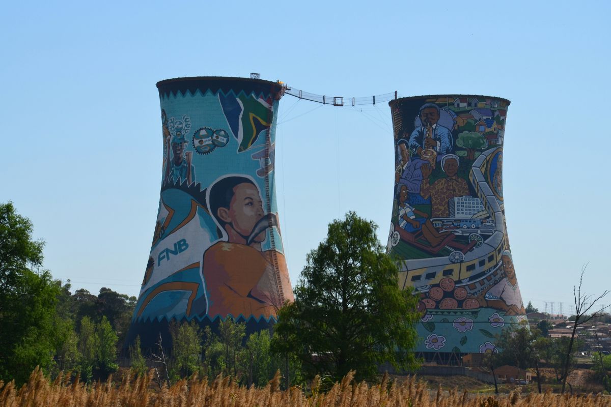 Grafites no distrito de Soweto, em Joanesburgo