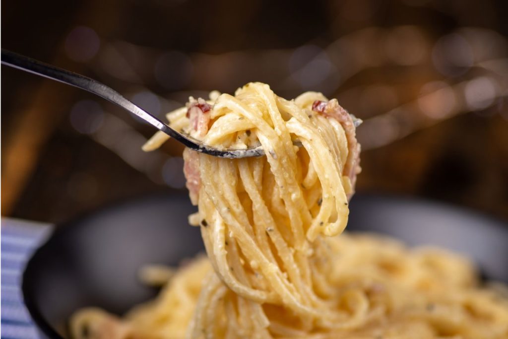 Spaghetti alla carbonara, um dos pratos típicos de Roma
