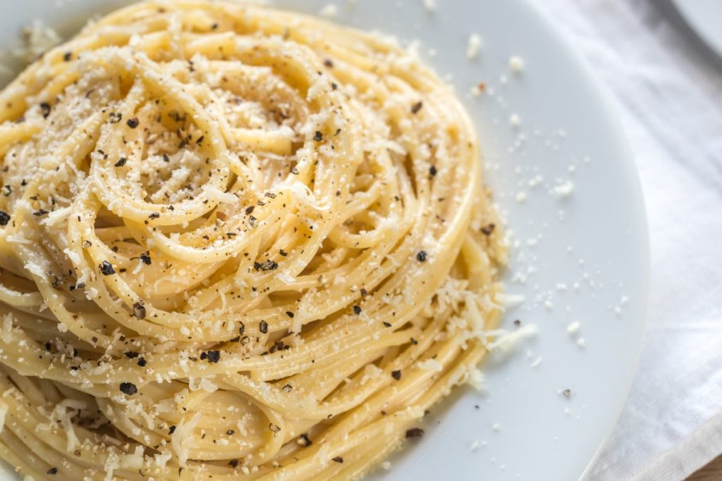 Pasta cacio e pepe, um dos pratos típicos de Roma