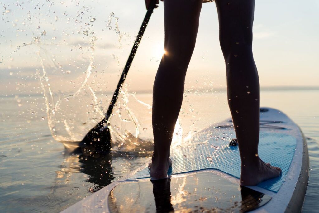 Stand-up Paddle sobre o mar
