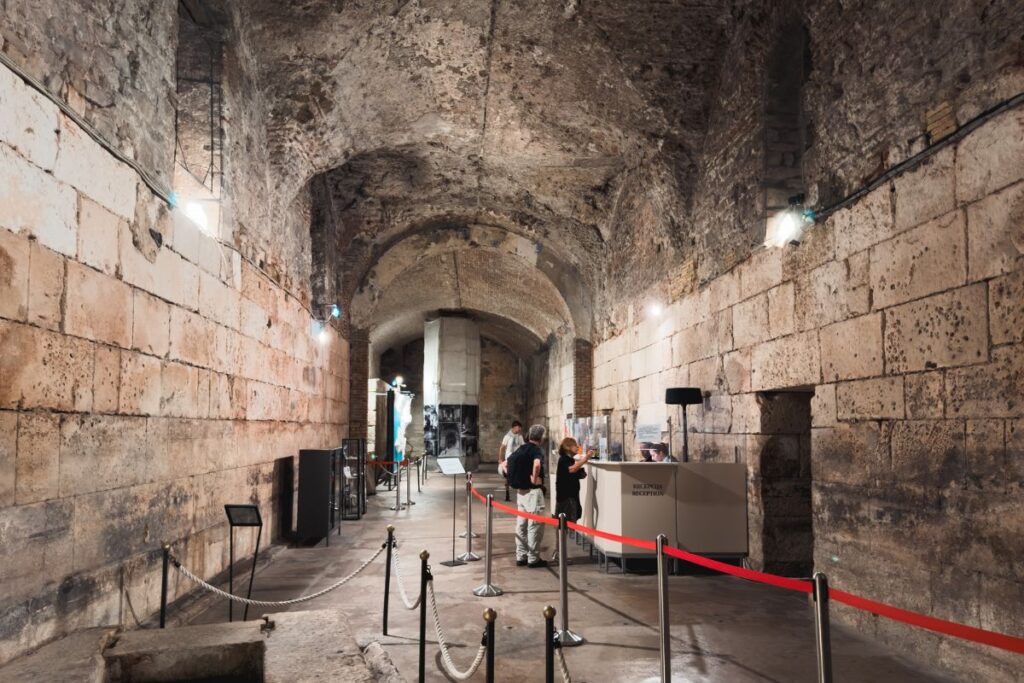 Estruturas subterrâneas do Palácio de Diocleciano