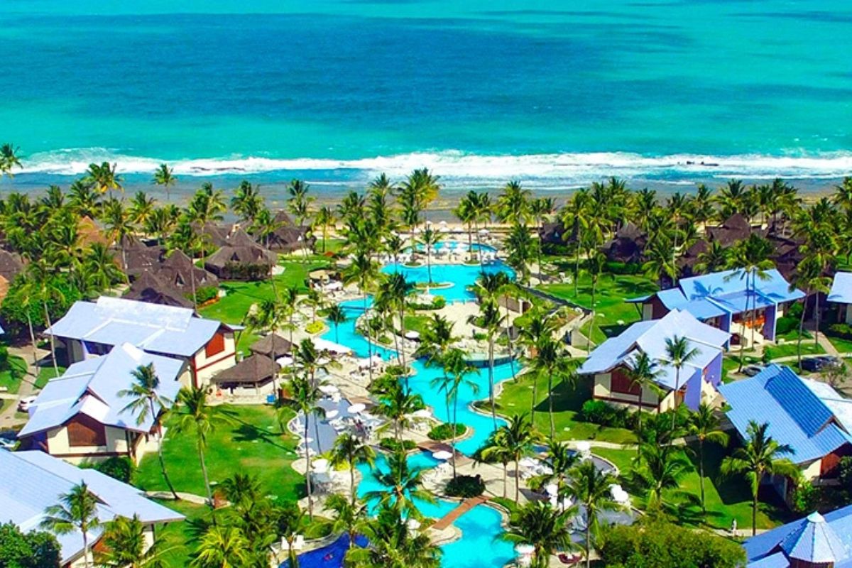 Panorama de hotel all inclusive frente mar no Brasil