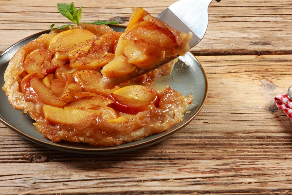 Prato de Tarte Tatin, torta de maã francesa