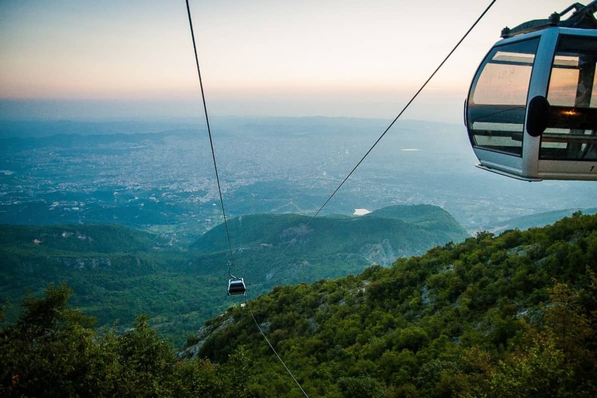 Vista a partir do teleférico Dajti Ekspres