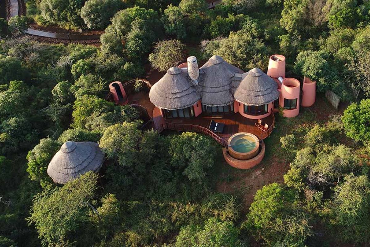 Panorama de chalé do Thanda Safári Lodge, África do Sul