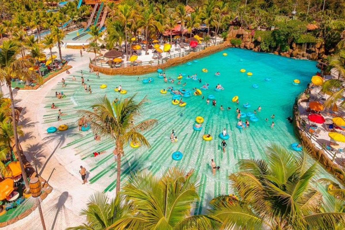 Imagem panorâmica de parque aquático de Olímpia